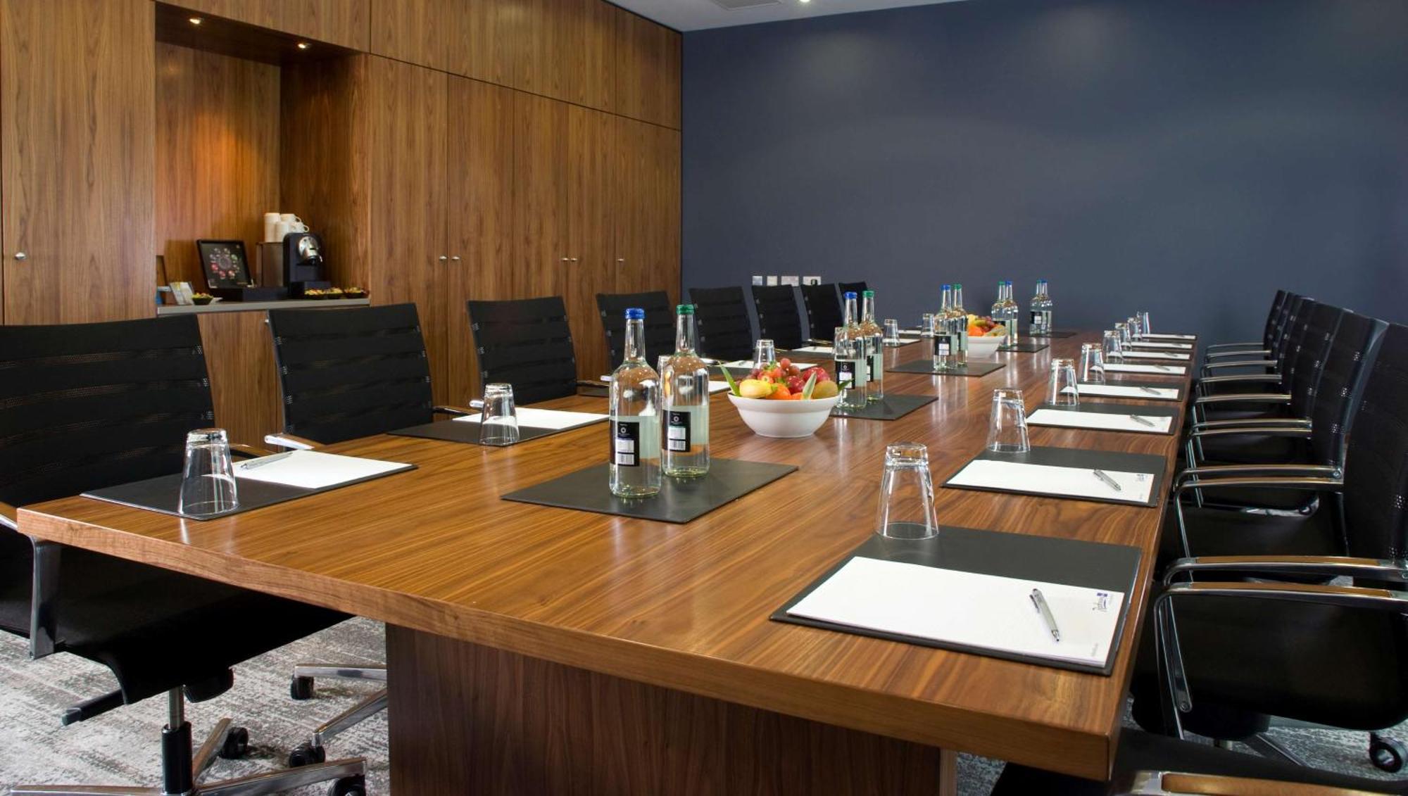 קאסל דונינגטון Radisson Blu Hotel East Midlands Airport מראה חיצוני תמונה
