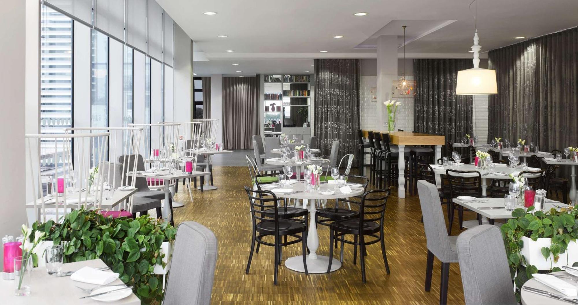 קאסל דונינגטון Radisson Blu Hotel East Midlands Airport מראה חיצוני תמונה