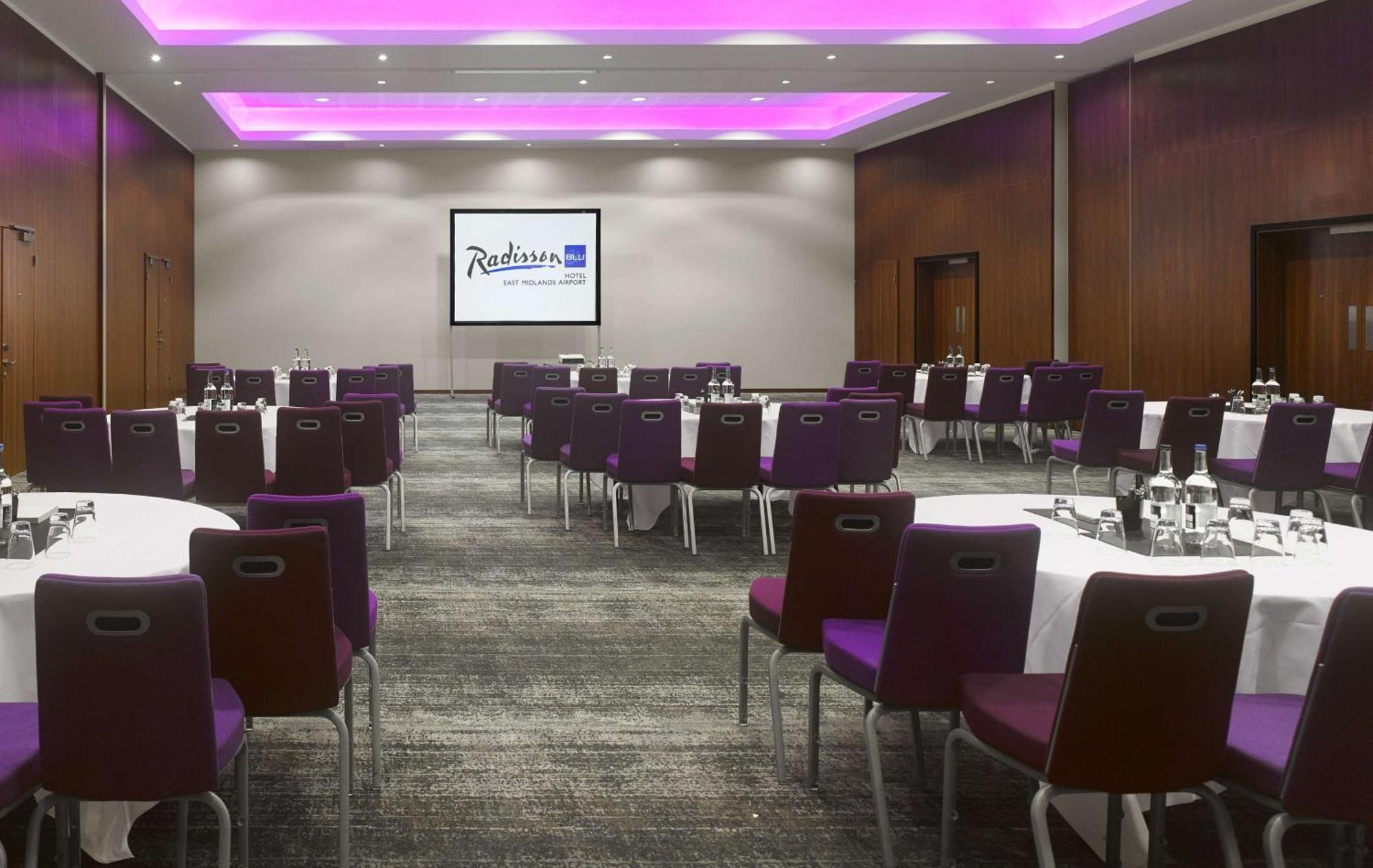 קאסל דונינגטון Radisson Blu Hotel East Midlands Airport מראה חיצוני תמונה