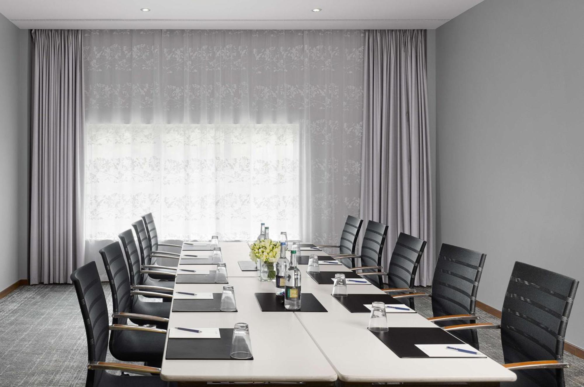 קאסל דונינגטון Radisson Blu Hotel East Midlands Airport מראה חיצוני תמונה