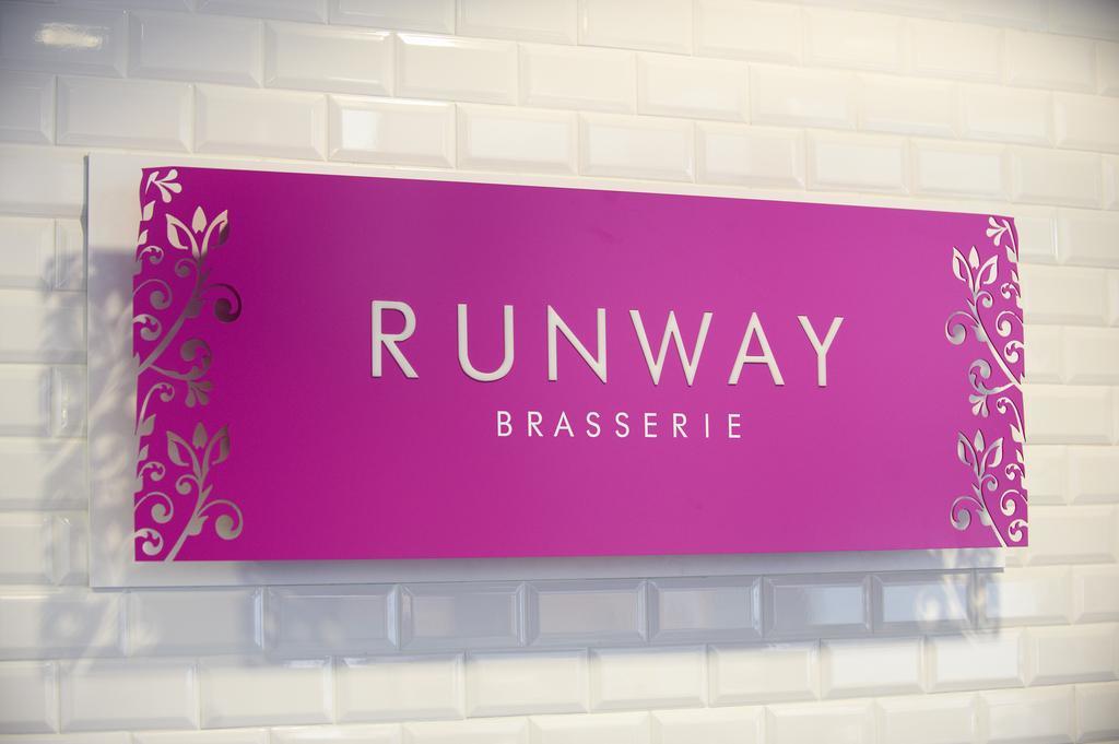 קאסל דונינגטון Radisson Blu Hotel East Midlands Airport מראה חיצוני תמונה
