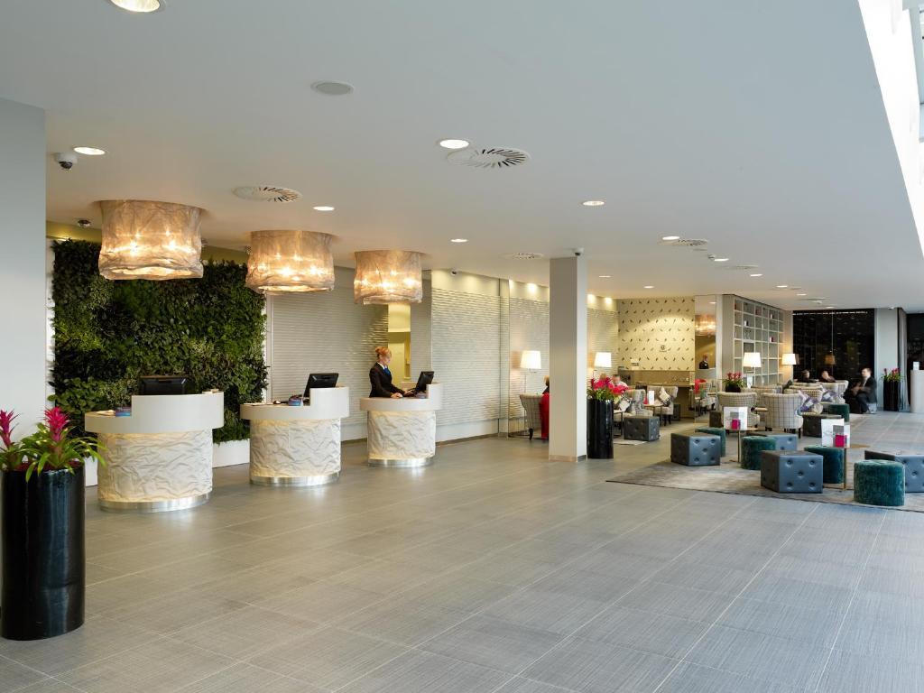קאסל דונינגטון Radisson Blu Hotel East Midlands Airport מראה חיצוני תמונה